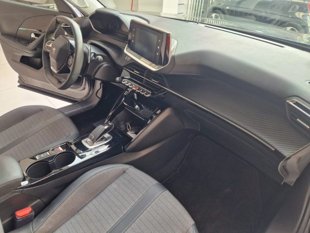 PEUGEOT 2008 usata, con Volante in pelle
