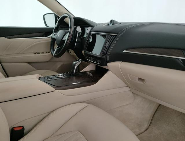 MASERATI Levante usata, con Hill holder