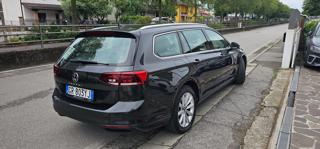 VOLKSWAGEN Passat Variant usata, con Alzacristalli elettrici