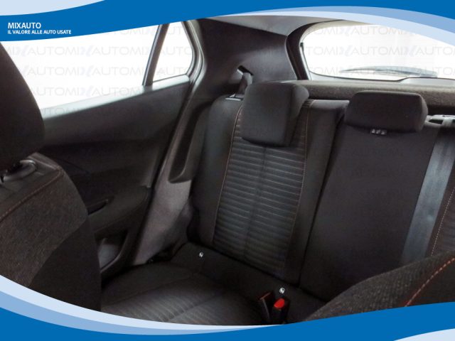 PEUGEOT 2008 usata, con Controllo automatico clima