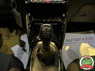PEUGEOT 2008 usata, con Sistema di navigazione