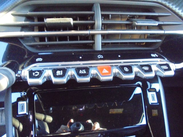 PEUGEOT 2008 usata 31