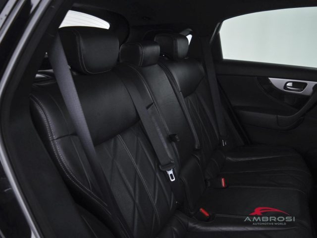 INFINITI QX70 usata 10