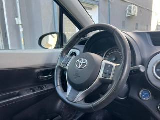 TOYOTA Yaris usata, con Autoradio