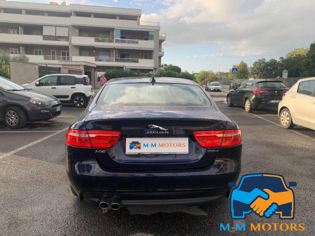 JAGUAR XE usata, con Autoradio
