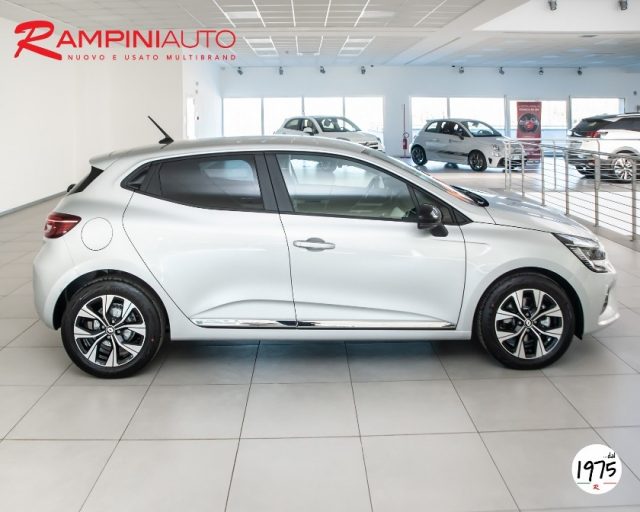 RENAULT Clio usata, con Autoradio