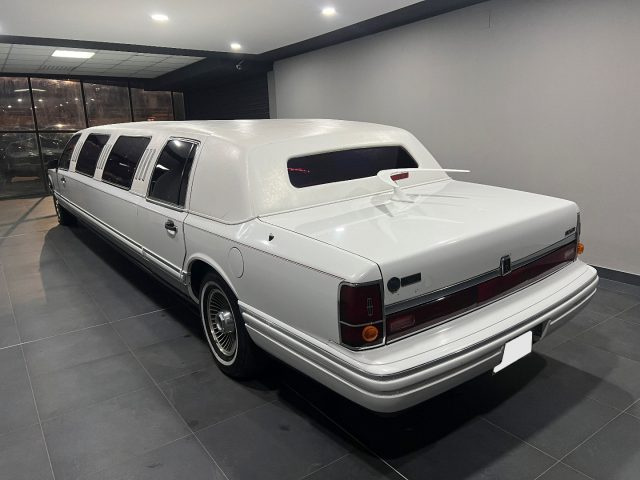 LINCOLN Town Car usata, con Autoradio