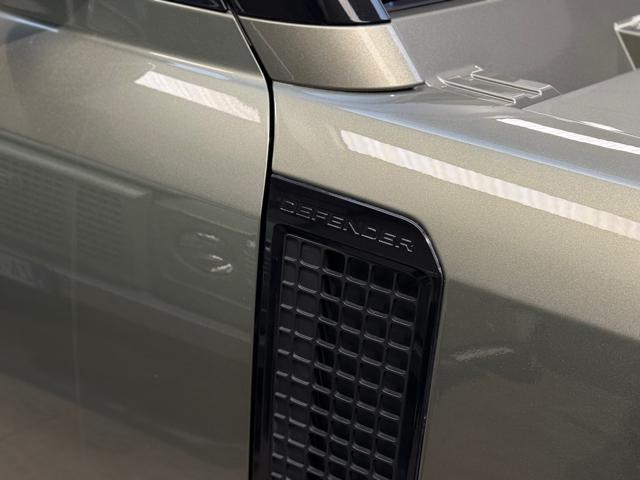LAND ROVER Defender usata, con Luci diurne LED
