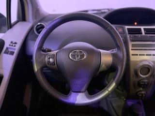 TOYOTA Yaris usata 14