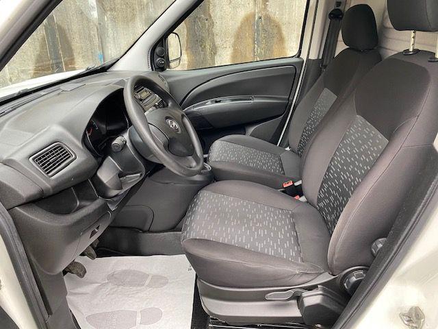 OPEL Combo usata, con Chiusura centralizzata