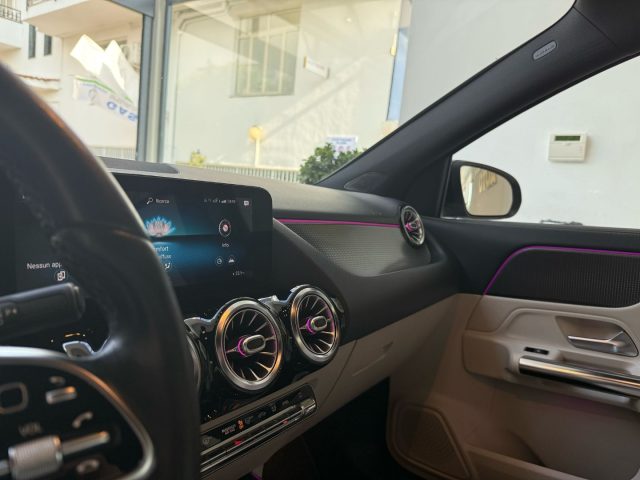 MERCEDES-BENZ GLA 200 usata, con Luci diurne LED