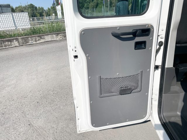 VOLKSWAGEN Crafter usata 23