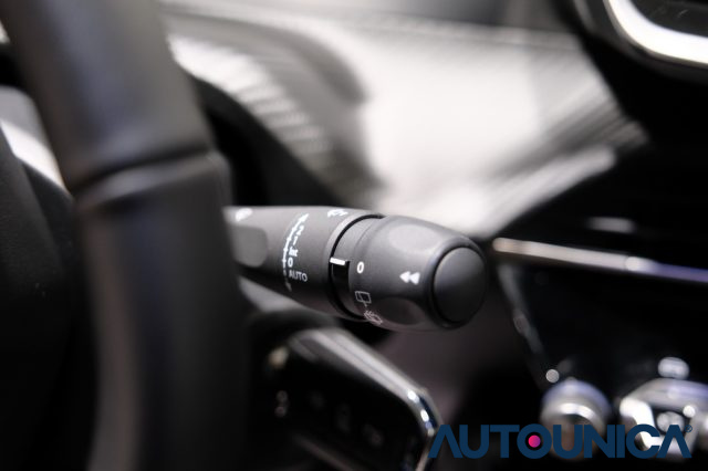 PEUGEOT 2008 usata, con Autoradio digitale