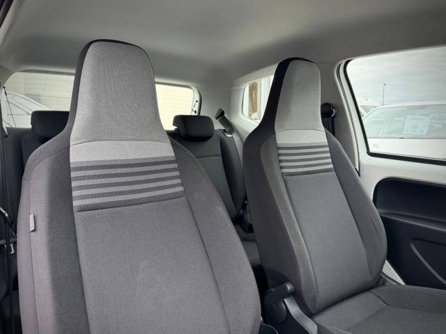 VOLKSWAGEN up! usata 26