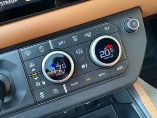 LAND ROVER Defender usata, con Park Distance Control