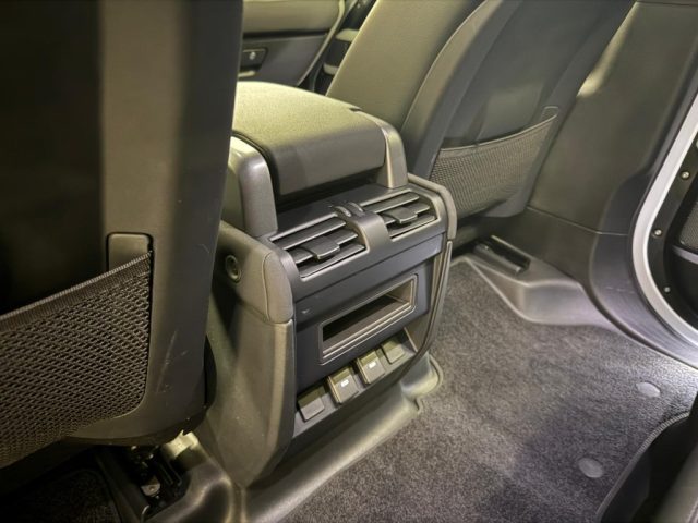 LAND ROVER Defender usata 11