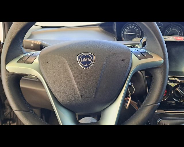 LANCIA Ypsilon usata, con ESP