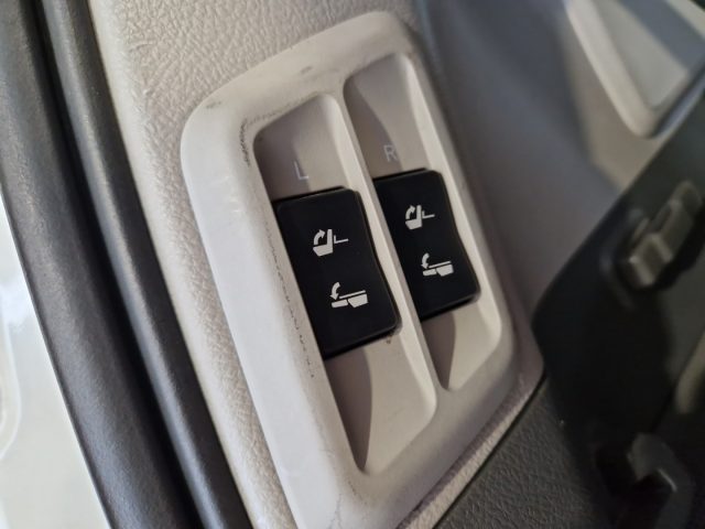 TOYOTA Land Cruiser usata, con Sedili riscaldati