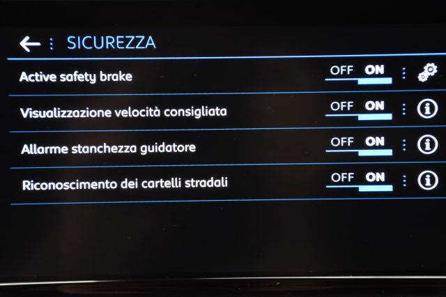 PEUGEOT 2008 usata, con Luci diurne LED