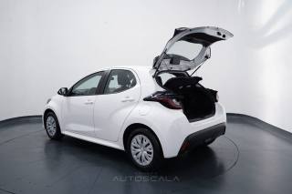 TOYOTA Yaris usata, con Telecamera per parcheggio assistito