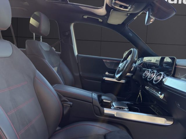 MERCEDES-BENZ GLB 200 usata, con Volante in pelle