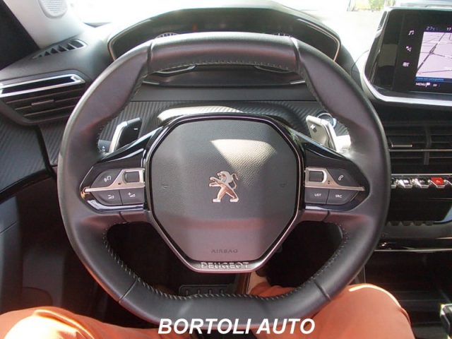 PEUGEOT 2008 usata, con Controllo automatico clima