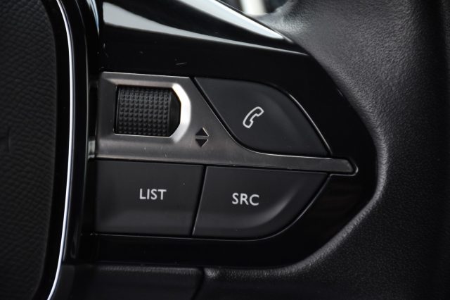 PEUGEOT 2008 usata, con Touch screen