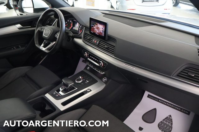 AUDI Q5 usata, con Sensori di parcheggio anteriori