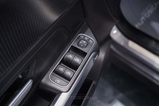 MERCEDES-BENZ GLB 200 usata, con Controllo trazione