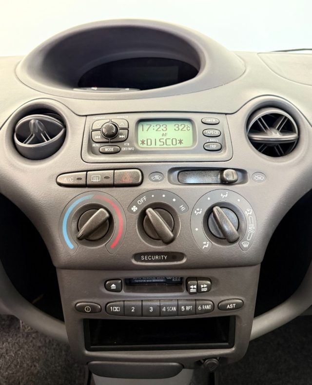 TOYOTA Yaris usata 15