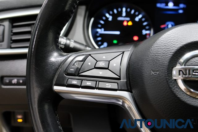 NISSAN Qashqai usata, con Fari LED