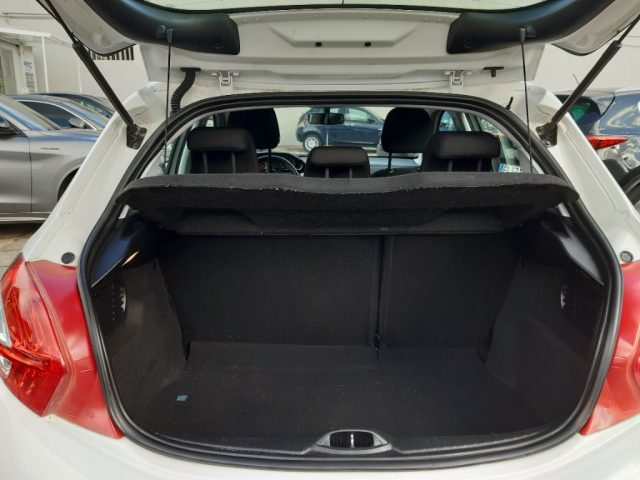 PEUGEOT 208 usata, con Volante in pelle