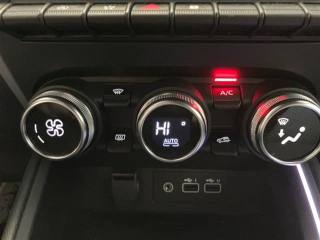 RENAULT Clio usata, con Hill holder