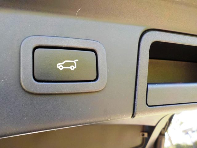 LAND ROVER Range Rover Velar usata, con MP3