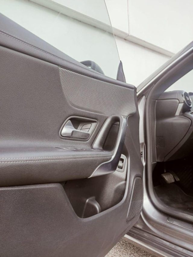 MERCEDES-BENZ CLA 200 usata, con Servosterzo