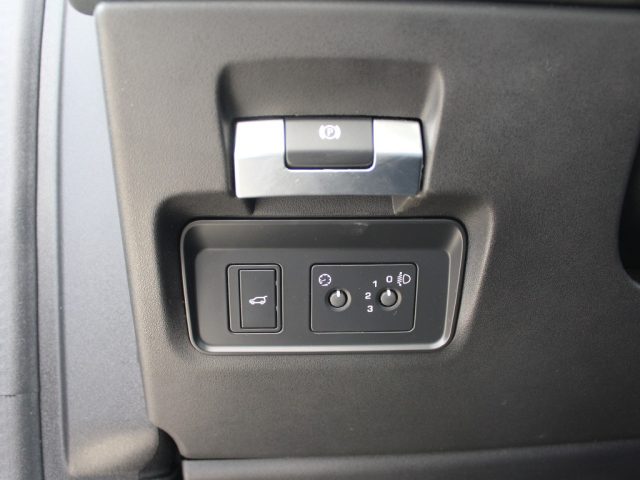 LAND ROVER Discovery Sport usata, con Touch screen