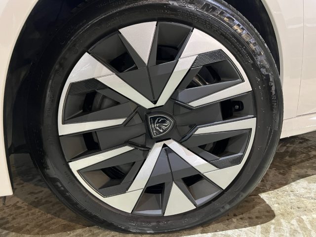 PEUGEOT 208 usata, con Sedile posteriore sdoppiato