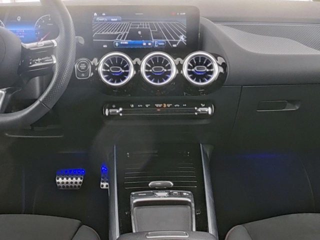 MERCEDES-BENZ GLA 180 usata, con Alzacristalli elettrici