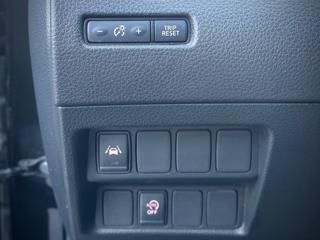 NISSAN Qashqai usata, con Fari LED