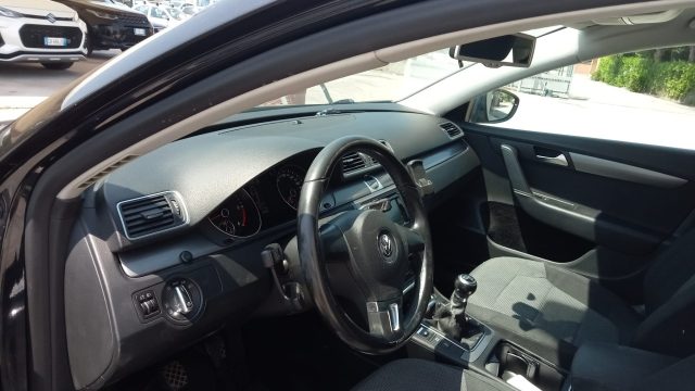VOLKSWAGEN Passat usata 14