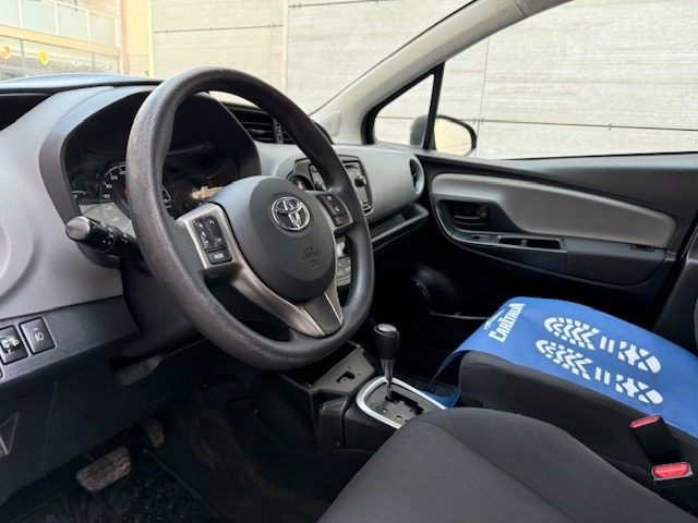 TOYOTA Yaris usata, con Controllo automatico clima