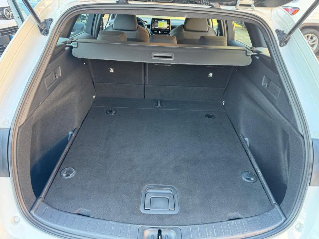 TOYOTA Corolla usata, con USB