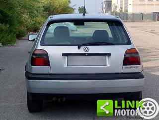 VOLKSWAGEN Golf usata, con Autoradio