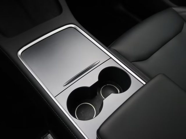 TESLA Model Y usata, con Touch screen