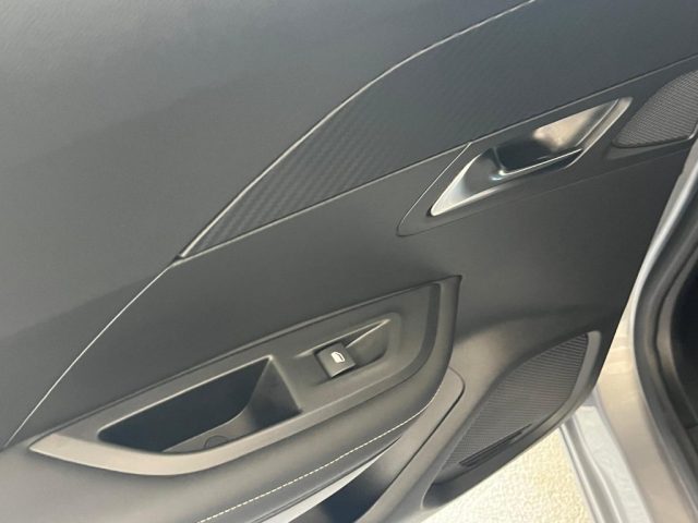 PEUGEOT 2008 usata, con Autoradio digitale