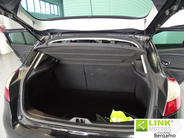 RENAULT Megane usata, con Specchietti laterali elettrici