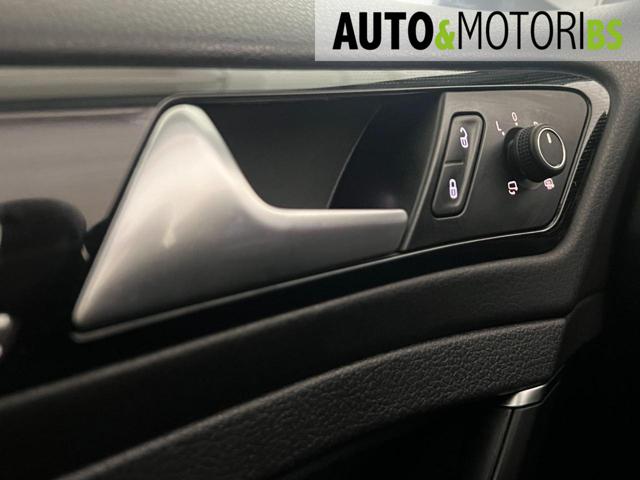 VOLKSWAGEN Golf usata, con USB