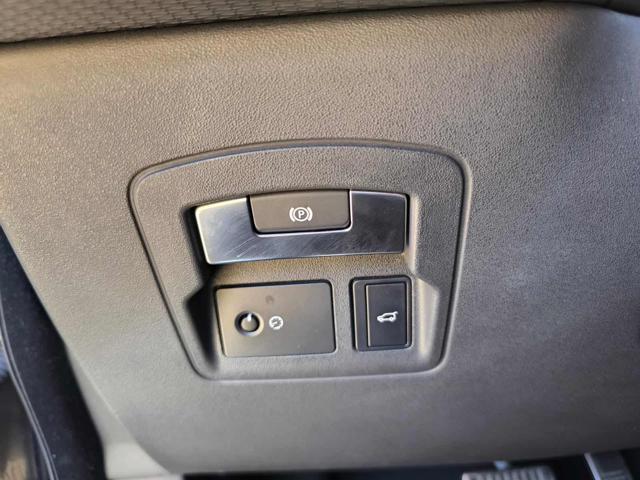 LAND ROVER Range Rover Velar usata, con Bluetooth