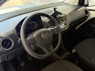 VOLKSWAGEN up! usata, con Autoradio digitale