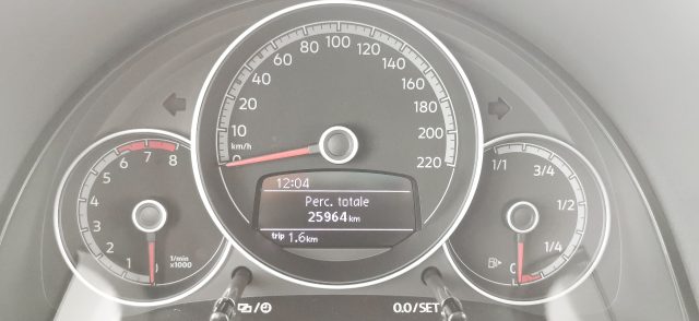VOLKSWAGEN up! usata, con ESP